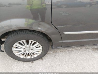 CHRYSLER TOWN & COUNTRY