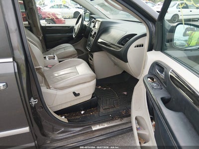 CHRYSLER TOWN & COUNTRY