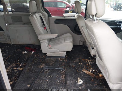 CHRYSLER TOWN & COUNTRY