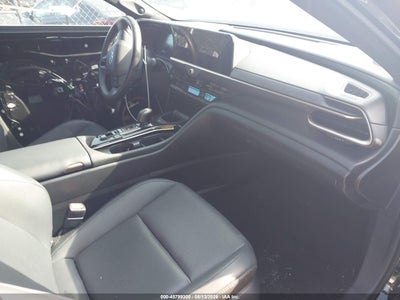 TOYOTA CROWN SIGNIA