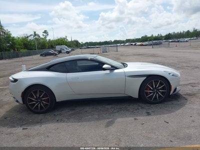 ASTON MARTIN DB11