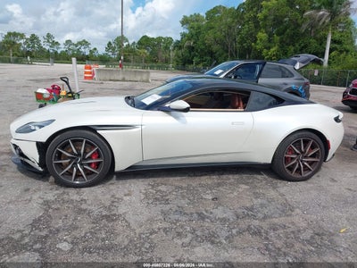ASTON MARTIN DB11