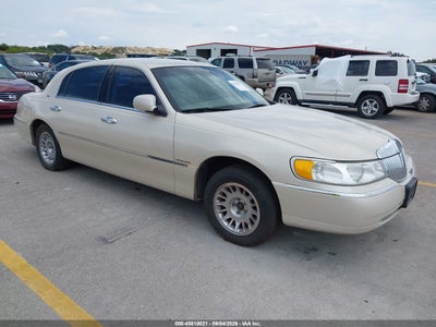 2002 Lincoln Town Car