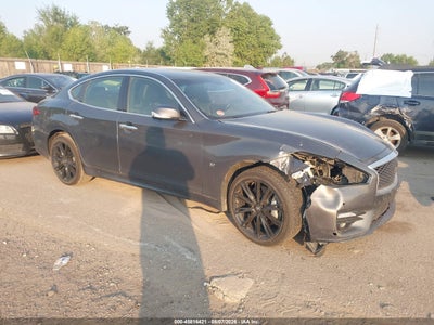 INFINITI Q70
