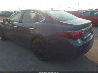 INFINITI Q70