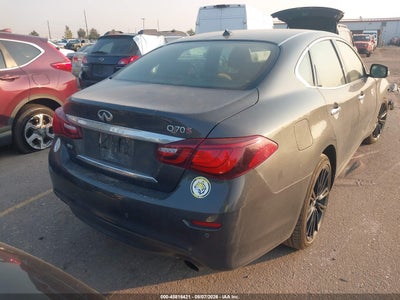 INFINITI Q70