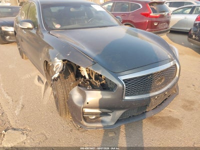 INFINITI Q70