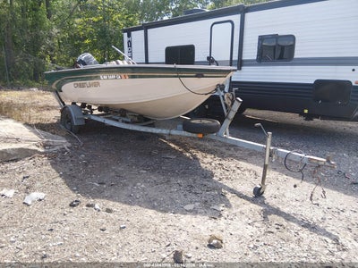 2000 Crestliner 17'