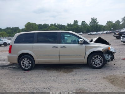 CHRYSLER TOWN & COUNTRY