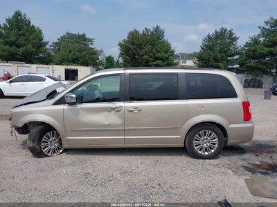 CHRYSLER TOWN & COUNTRY