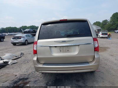 CHRYSLER TOWN & COUNTRY