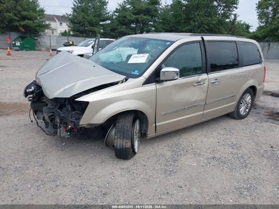 CHRYSLER TOWN & COUNTRY