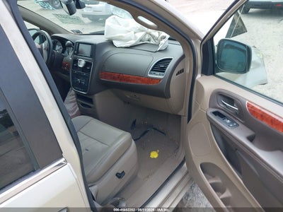CHRYSLER TOWN & COUNTRY