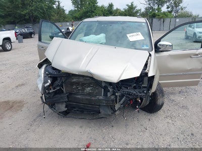 CHRYSLER TOWN & COUNTRY