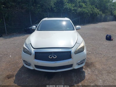 INFINITI Q70L
