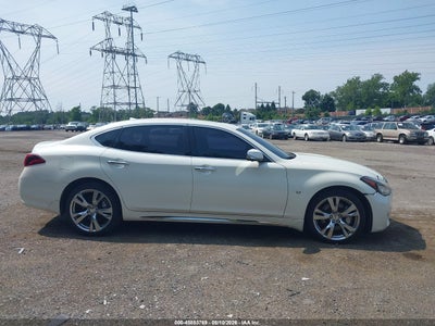 INFINITI Q70L