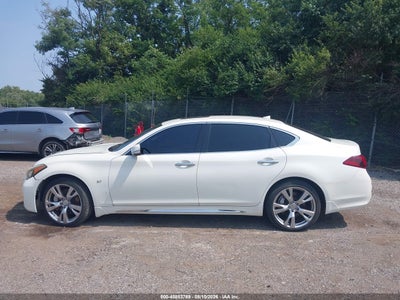 INFINITI Q70L