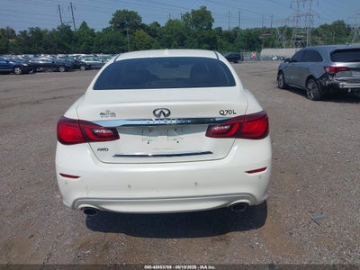 INFINITI Q70L
