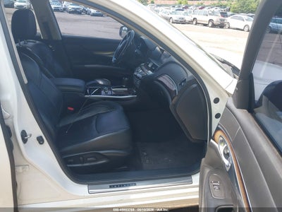 INFINITI Q70L