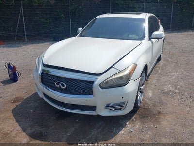 INFINITI Q70L