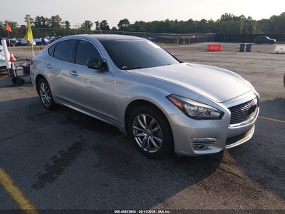 2015 Infiniti Q70