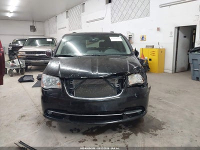 CHRYSLER TOWN & COUNTRY