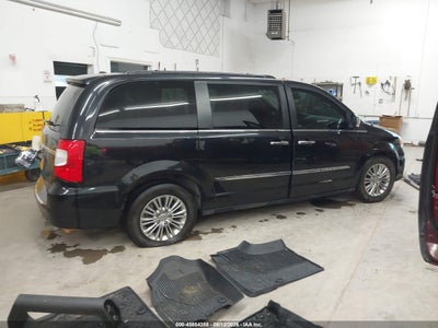CHRYSLER TOWN & COUNTRY