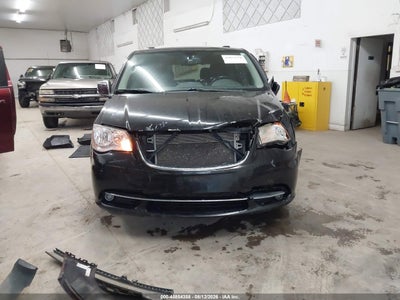 CHRYSLER TOWN & COUNTRY