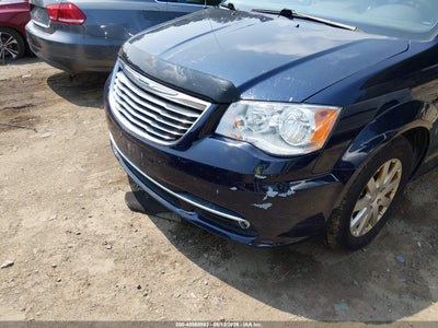 CHRYSLER TOWN & COUNTRY