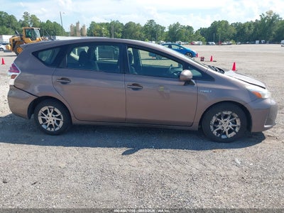 2015 TOYOTA PRIUS V 13