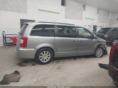 CHRYSLER TOWN & COUNTRY