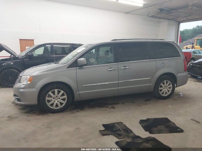CHRYSLER TOWN & COUNTRY