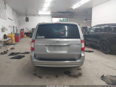 CHRYSLER TOWN & COUNTRY