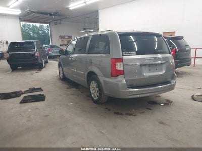CHRYSLER TOWN & COUNTRY
