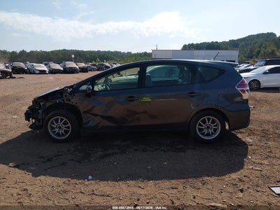 TOYOTA PRIUS V