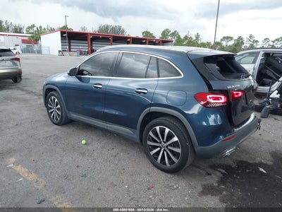 MERCEDES-BENZ GLA 250