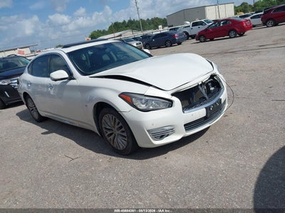 2015 Infiniti Q70L