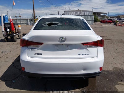 LEXUS IS 200T