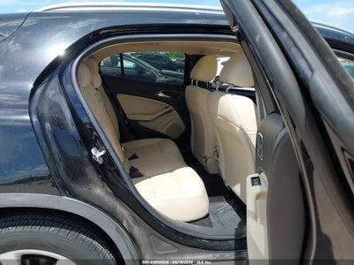 MERCEDES-BENZ GLA 250