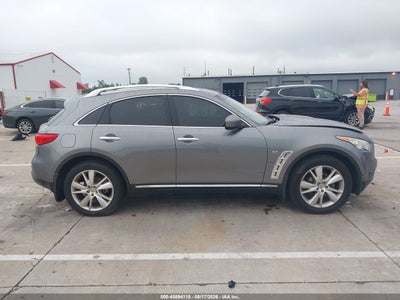 INFINITI QX70