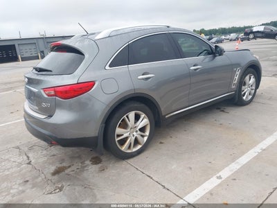 INFINITI QX70