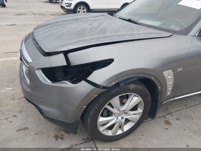 INFINITI QX70
