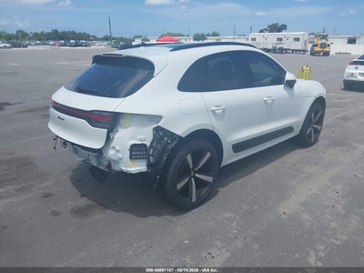 PORSCHE MACAN