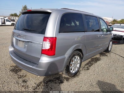 CHRYSLER TOWN & COUNTRY
