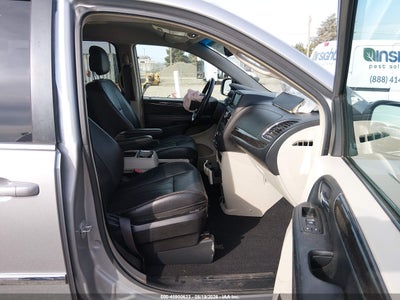 CHRYSLER TOWN & COUNTRY