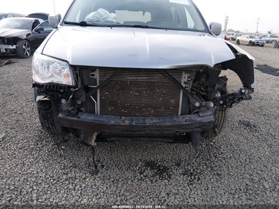 CHRYSLER TOWN & COUNTRY