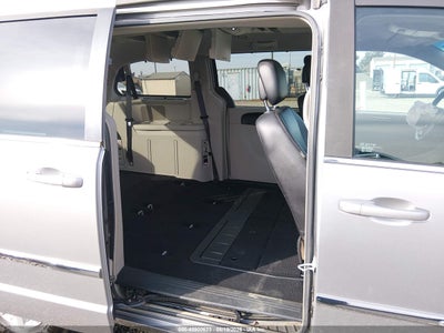 CHRYSLER TOWN & COUNTRY