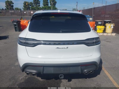 PORSCHE MACAN