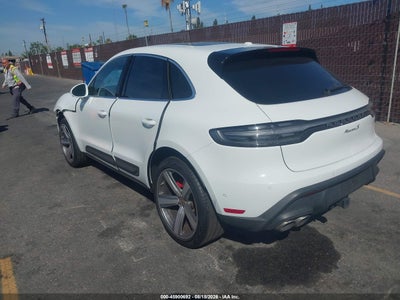PORSCHE MACAN