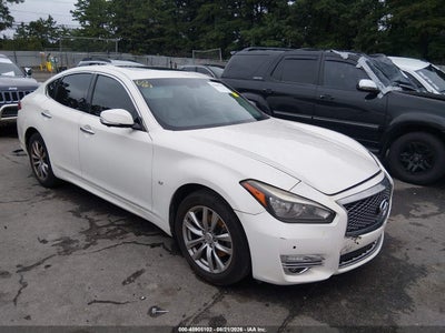 2015 Infiniti Q70